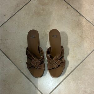 NWOB UGG Women's Brown Suede Knot Wedges Sz 7 (US size)